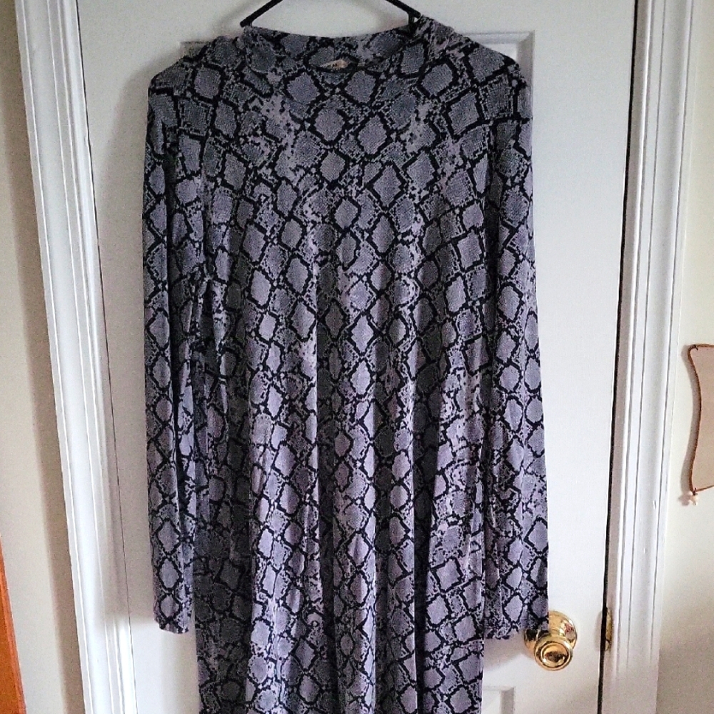 Elegant Gray Snake Print Dress